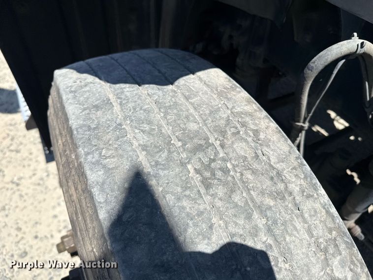 image for item DH8676 2017 Mack CXU613 semi truck