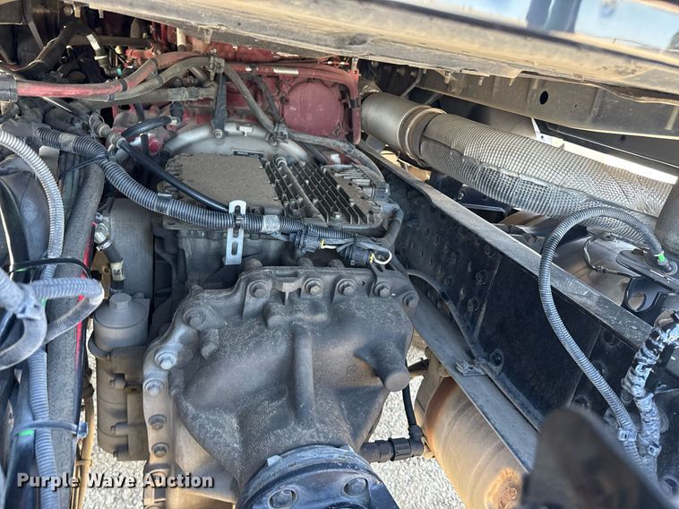 image for item DH8677 2018 Mack CXU613 semi truck