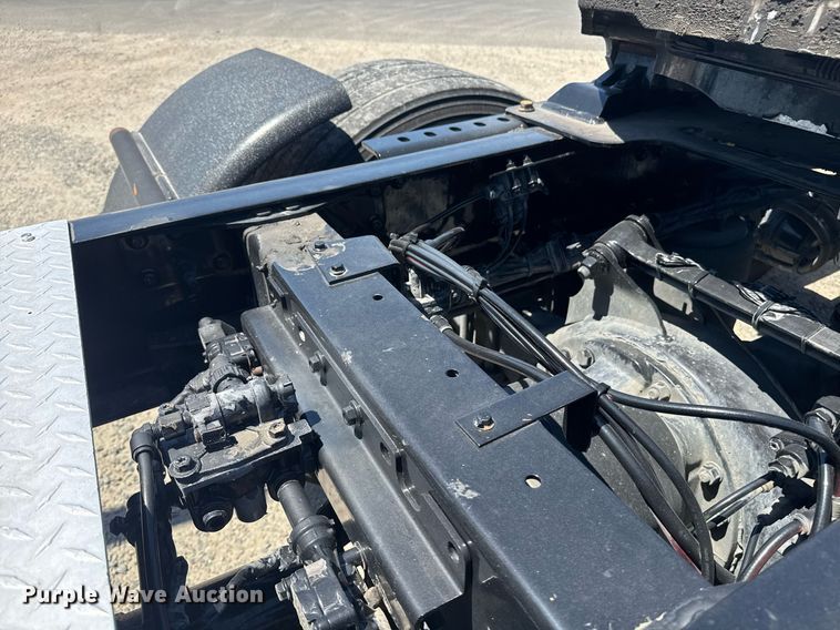 image for item DH8677 2018 Mack CXU613 semi truck