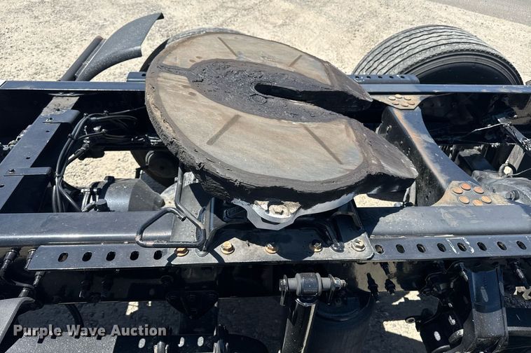 image for item DH8677 2018 Mack CXU613 semi truck