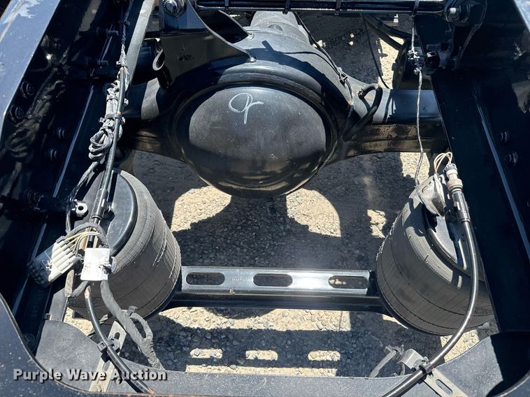 image for item DH8677 2018 Mack CXU613 semi truck