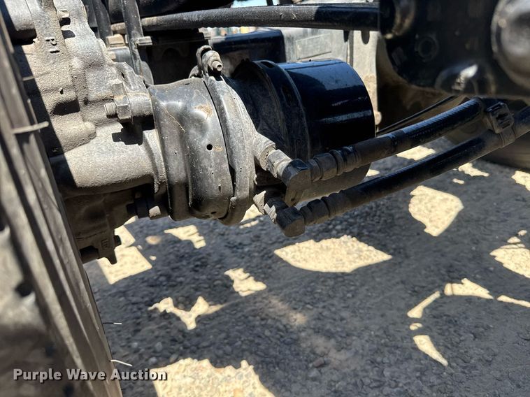 image for item DH8677 2018 Mack CXU613 semi truck