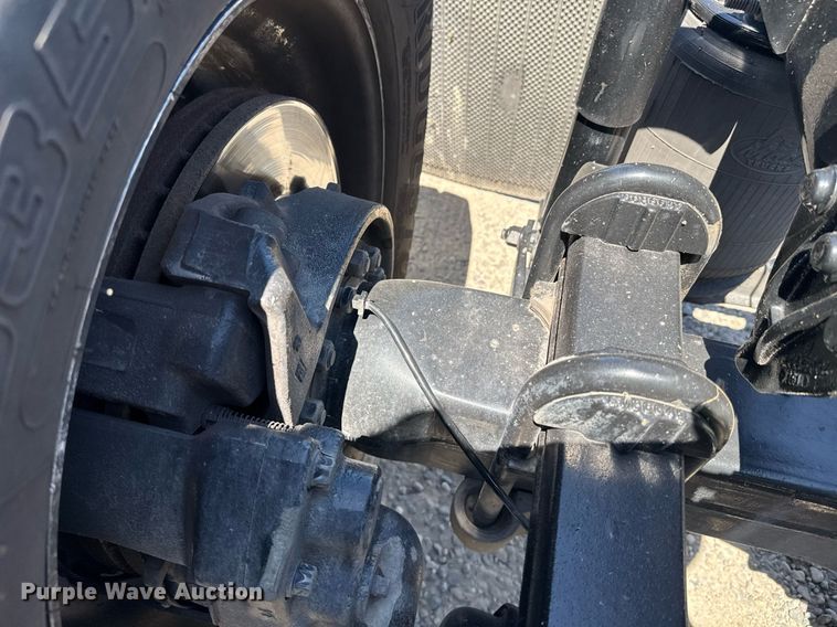 image for item DH8677 2018 Mack CXU613 semi truck