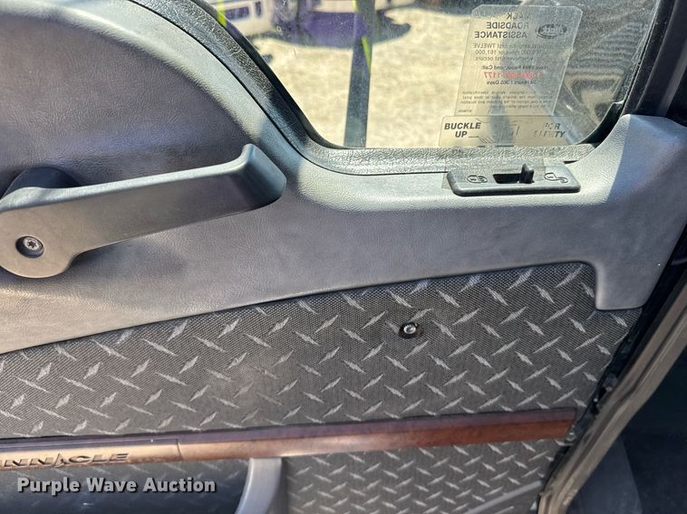 image for item DH8677 2018 Mack CXU613 semi truck