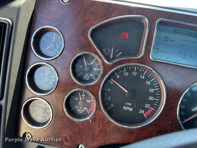 image for item DH8677 2018 Mack CXU613 semi truck