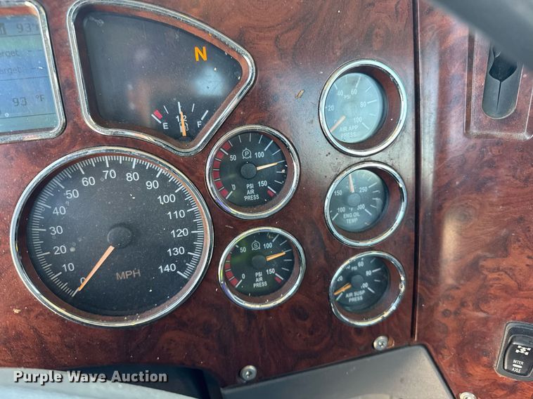 image for item DH8677 2018 Mack CXU613 semi truck