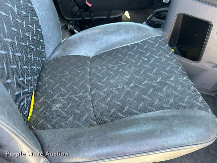 image for item DH8677 2018 Mack CXU613 semi truck