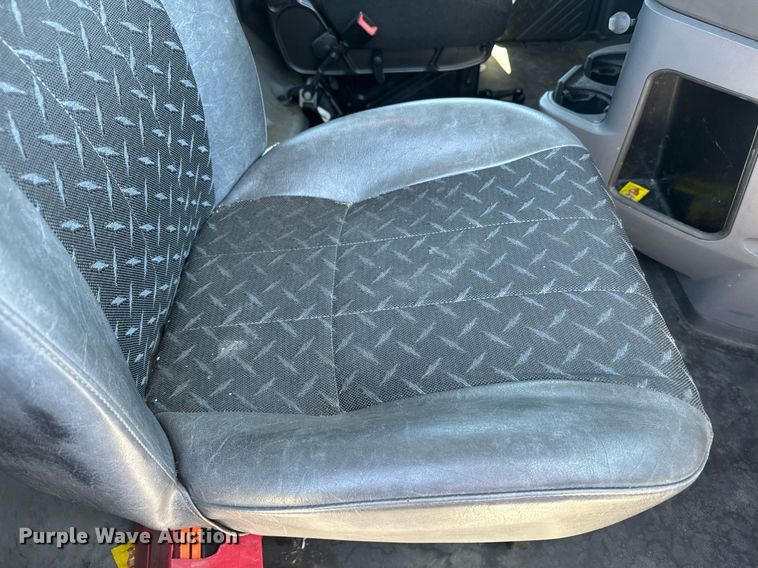 image for item DH8677 2018 Mack CXU613 semi truck