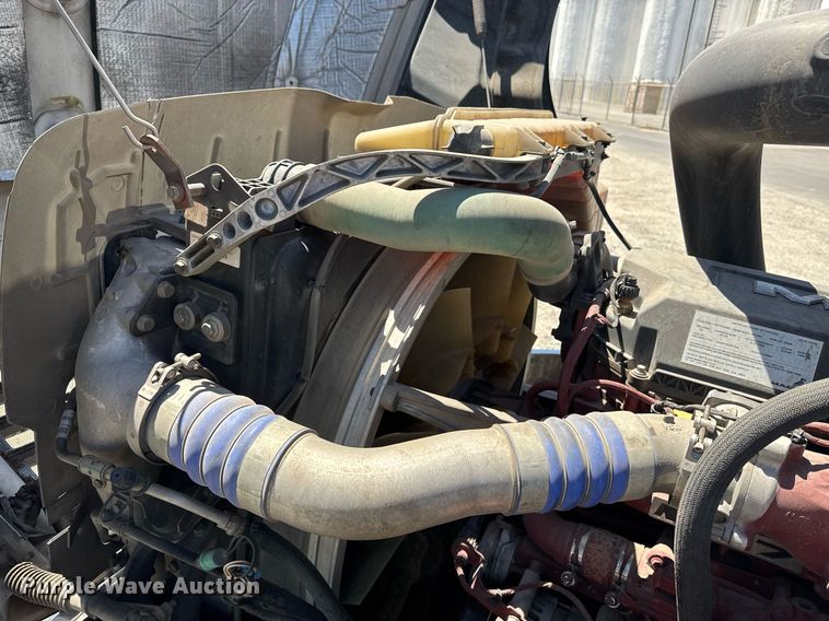 image for item DH8677 2018 Mack CXU613 semi truck