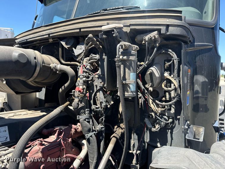 image for item DH8677 2018 Mack CXU613 semi truck