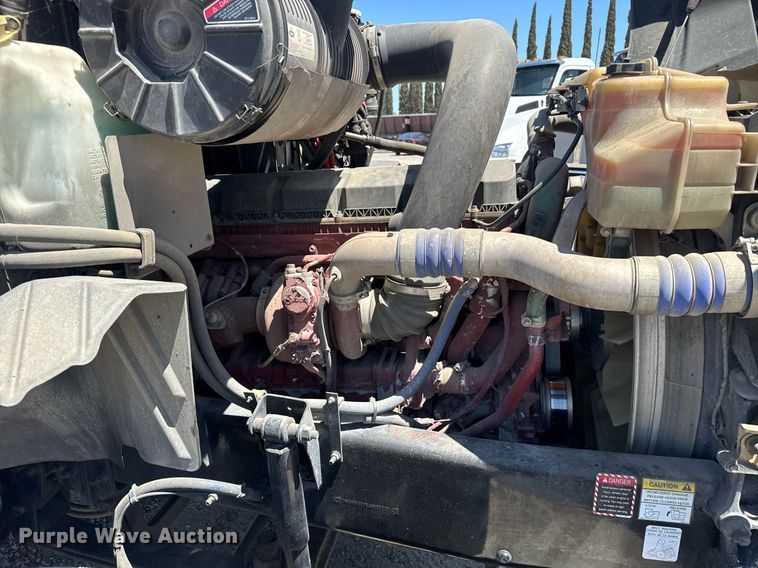 image for item DH8677 2018 Mack CXU613 semi truck