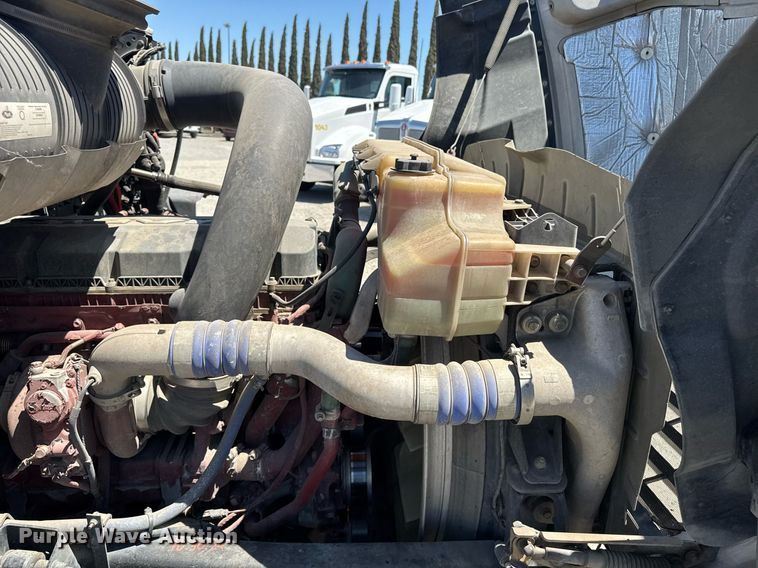 image for item DH8677 2018 Mack CXU613 semi truck