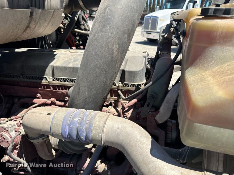 image for item DH8677 2018 Mack CXU613 semi truck