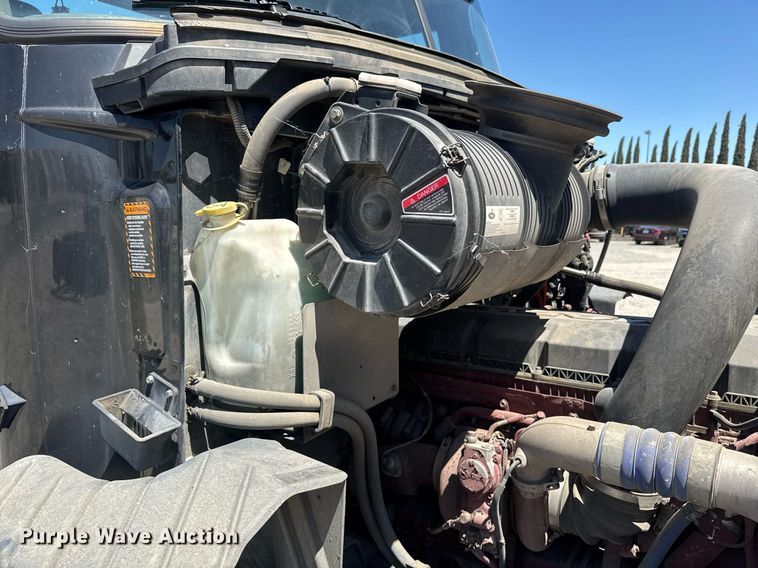 image for item DH8677 2018 Mack CXU613 semi truck