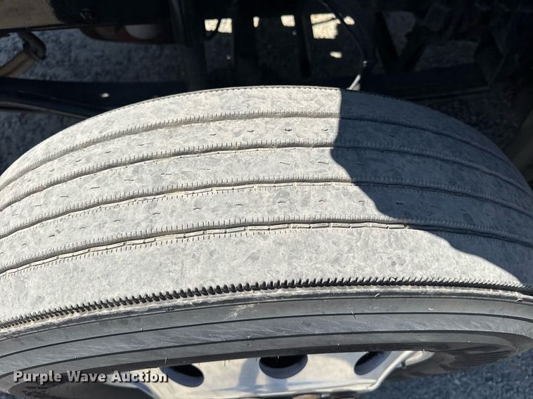 image for item DH8677 2018 Mack CXU613 semi truck