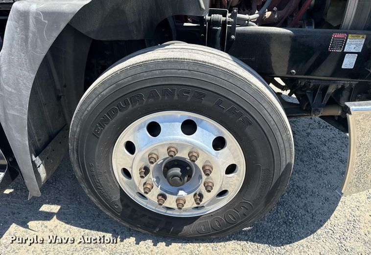 image for item DH8677 2018 Mack CXU613 semi truck