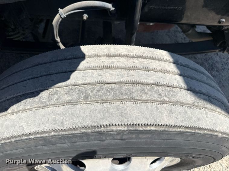 image for item DH8677 2018 Mack CXU613 semi truck