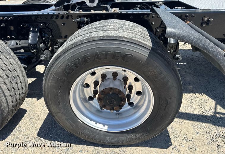 image for item DH8677 2018 Mack CXU613 semi truck