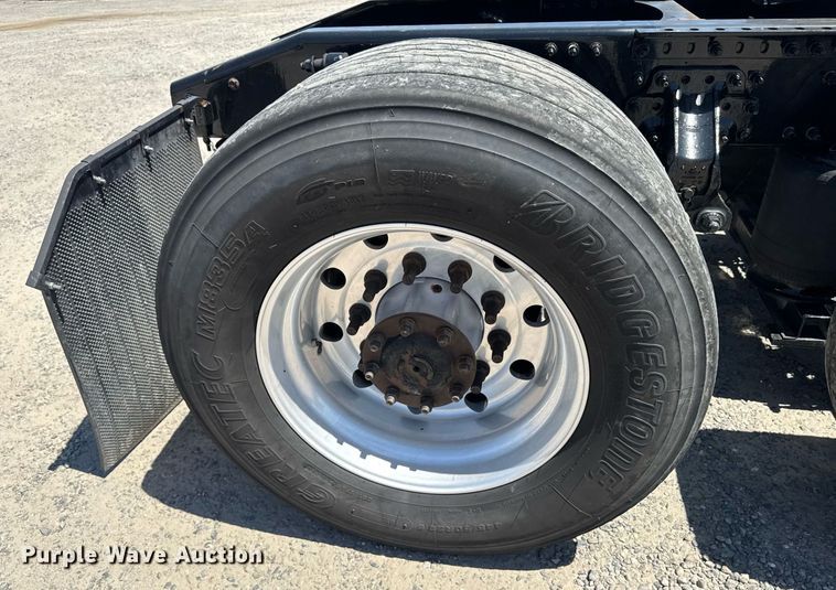 image for item DH8677 2018 Mack CXU613 semi truck