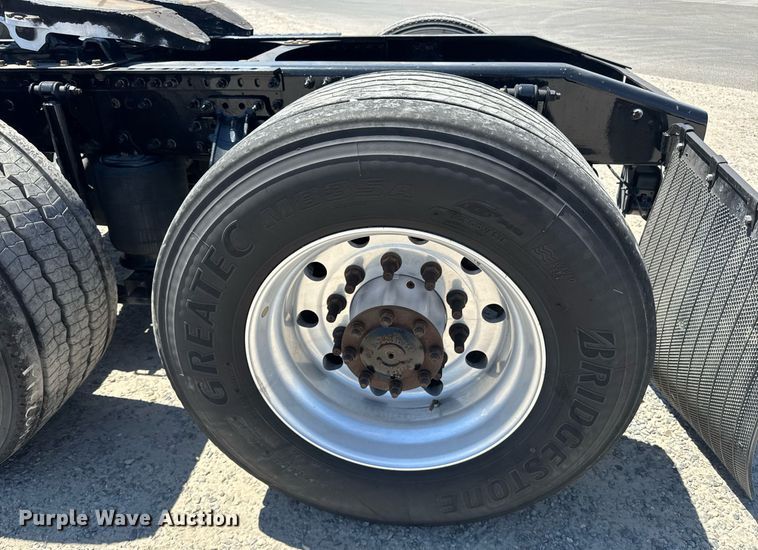 image for item DH8677 2018 Mack CXU613 semi truck