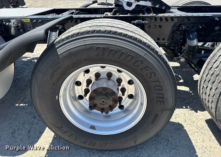 image for item DH8677 2018 Mack CXU613 semi truck