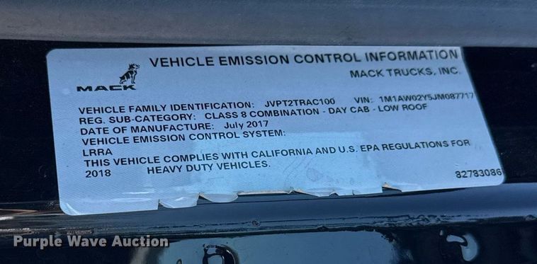 image for item DH8677 2018 Mack CXU613 semi truck