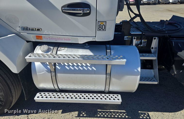 image for item DH8678 2016 Kenworth T880 semi truck