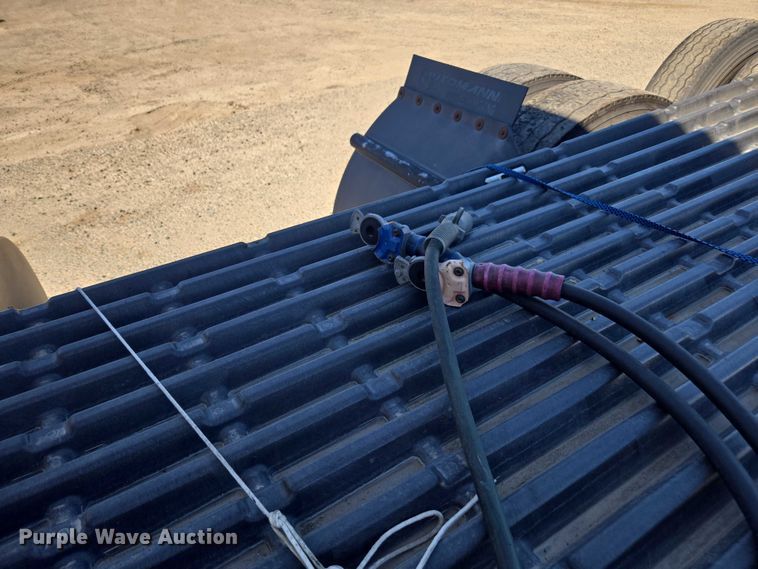 image for item DH8678 2016 Kenworth T880 semi truck