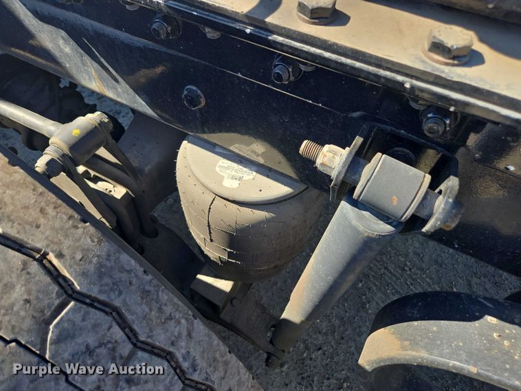 image for item DH8678 2016 Kenworth T880 semi truck