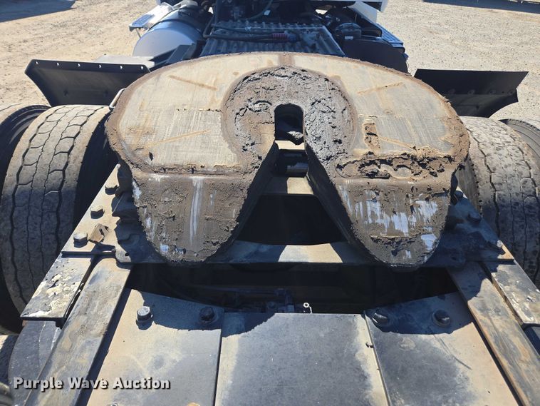 image for item DH8678 2016 Kenworth T880 semi truck