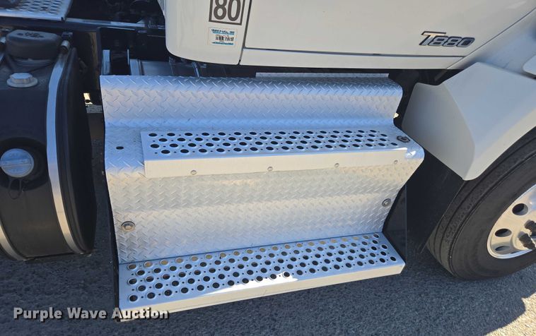 image for item DH8678 2016 Kenworth T880 semi truck