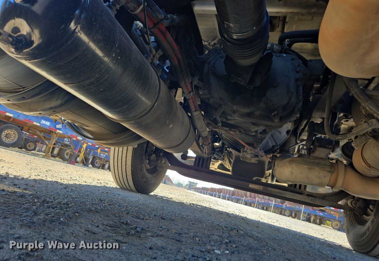 image for item DH8678 2016 Kenworth T880 semi truck