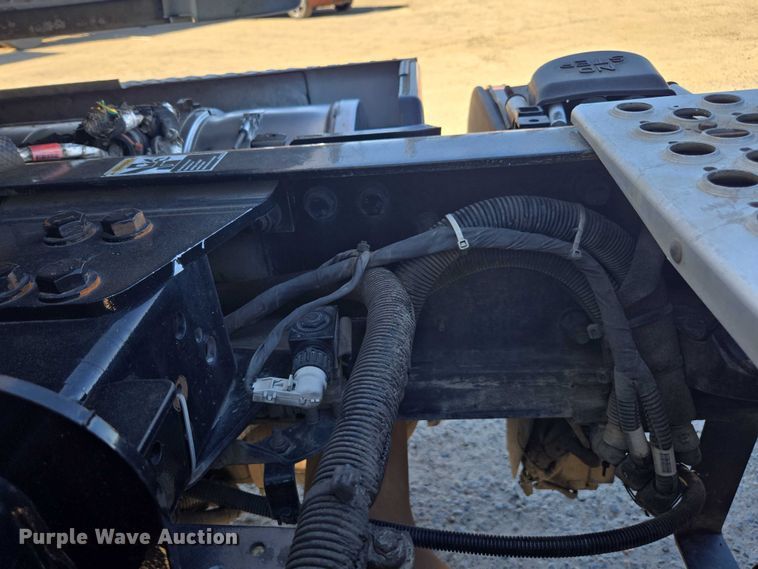 image for item DH8678 2016 Kenworth T880 semi truck