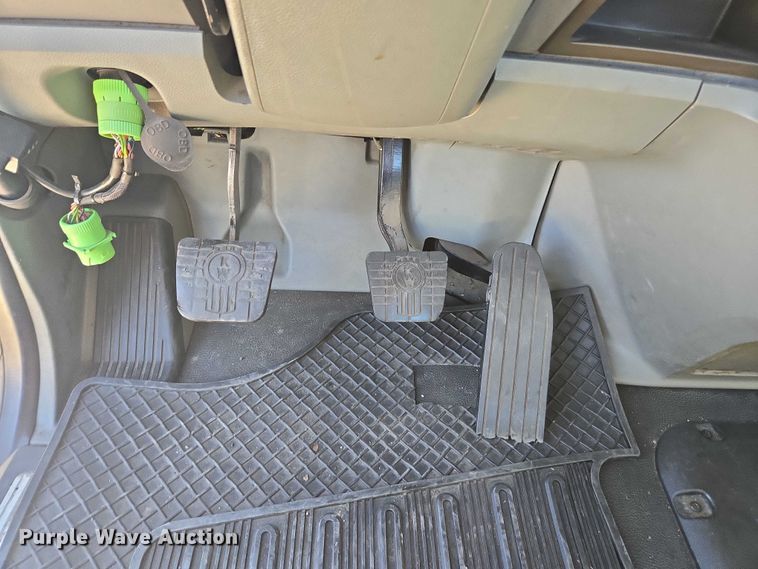 image for item DH8678 2016 Kenworth T880 semi truck