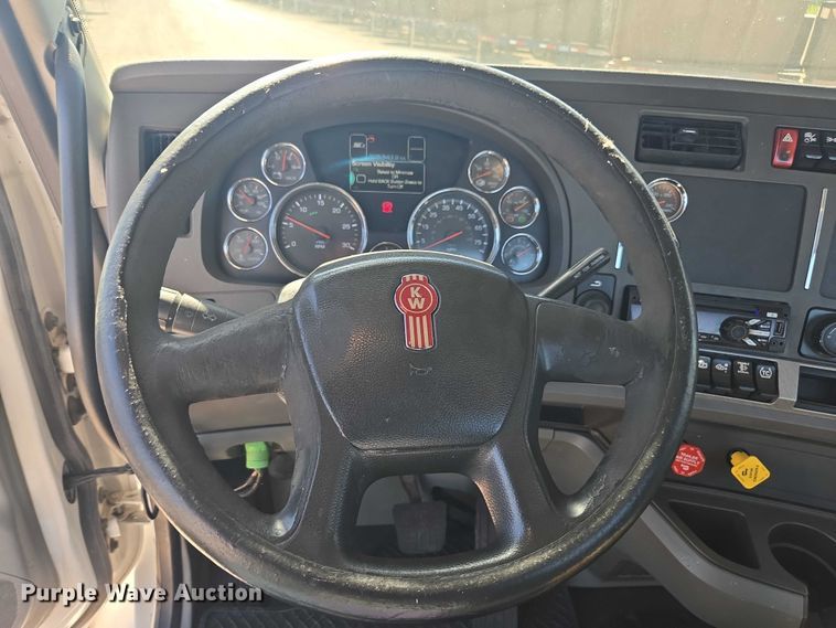 image for item DH8678 2016 Kenworth T880 semi truck
