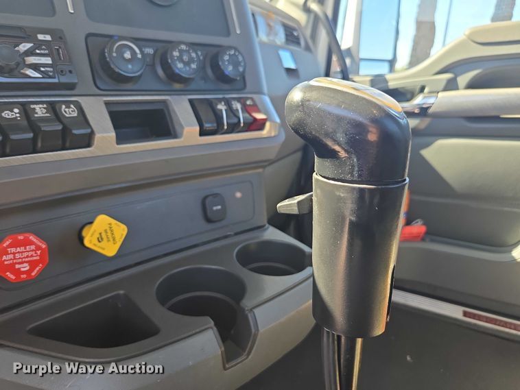 image for item DH8678 2016 Kenworth T880 semi truck