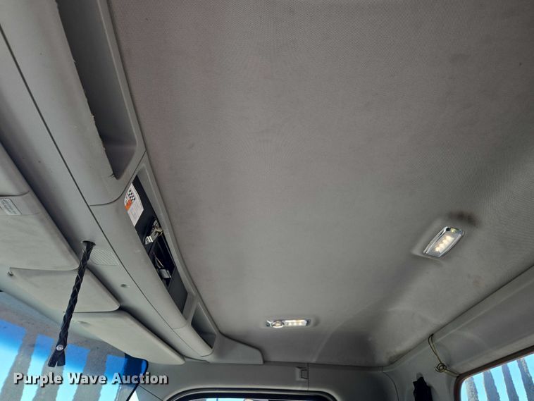 image for item DH8678 2016 Kenworth T880 semi truck