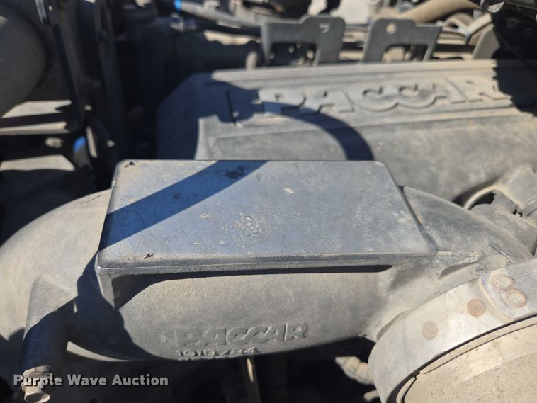 image for item DH8678 2016 Kenworth T880 semi truck