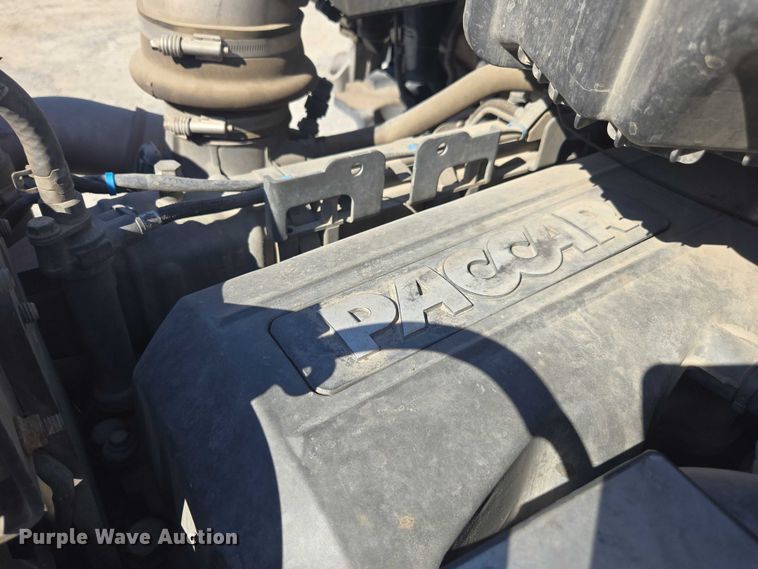 image for item DH8678 2016 Kenworth T880 semi truck