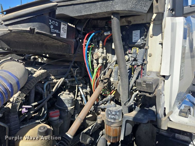 image for item DH8678 2016 Kenworth T880 semi truck