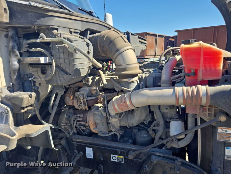 image for item DH8678 2016 Kenworth T880 semi truck