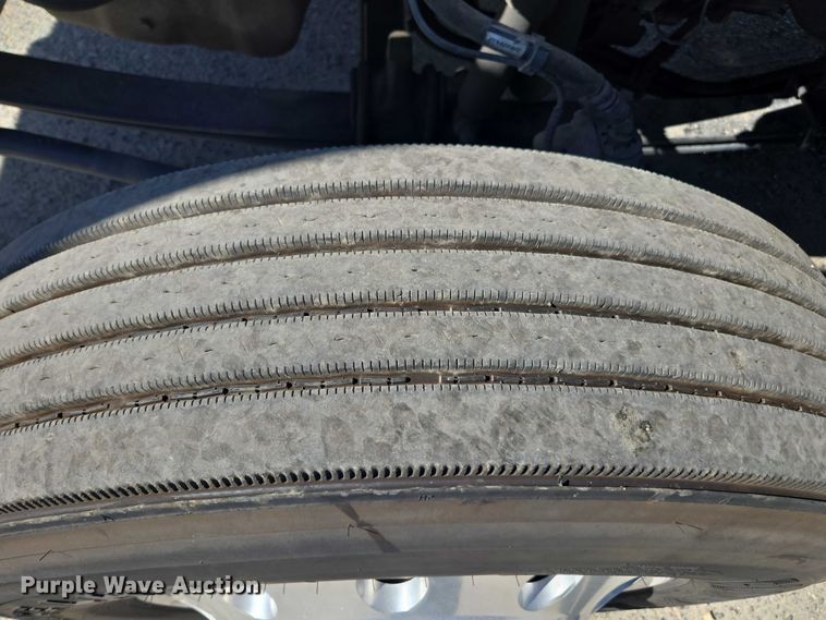 image for item DH8678 2016 Kenworth T880 semi truck