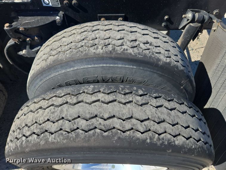 image for item DH8678 2016 Kenworth T880 semi truck