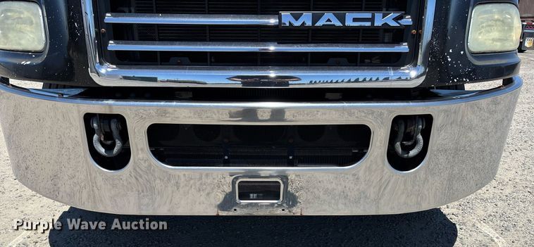 image for item DH8679 2018 Mack CXU613 semi truck