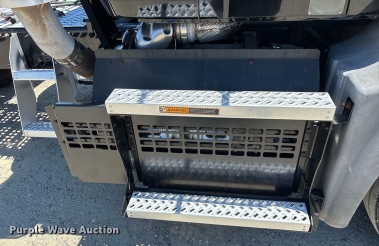 image for item DH8679 2018 Mack CXU613 semi truck