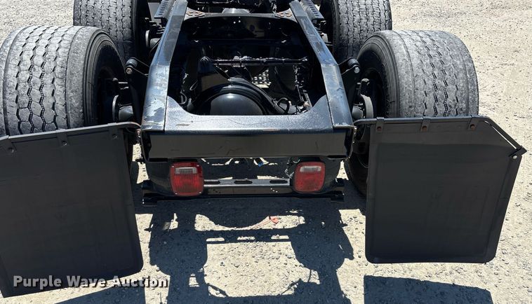 image for item DH8679 2018 Mack CXU613 semi truck