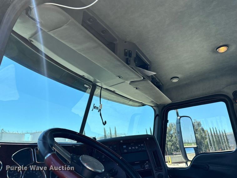 image for item DH8679 2018 Mack CXU613 semi truck