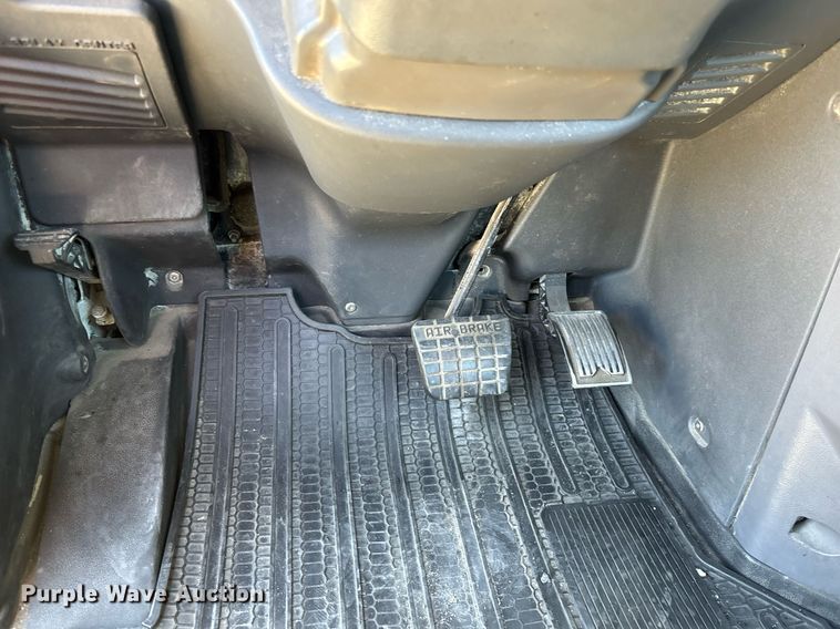 image for item DH8679 2018 Mack CXU613 semi truck