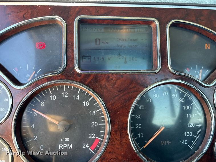 image for item DH8679 2018 Mack CXU613 semi truck