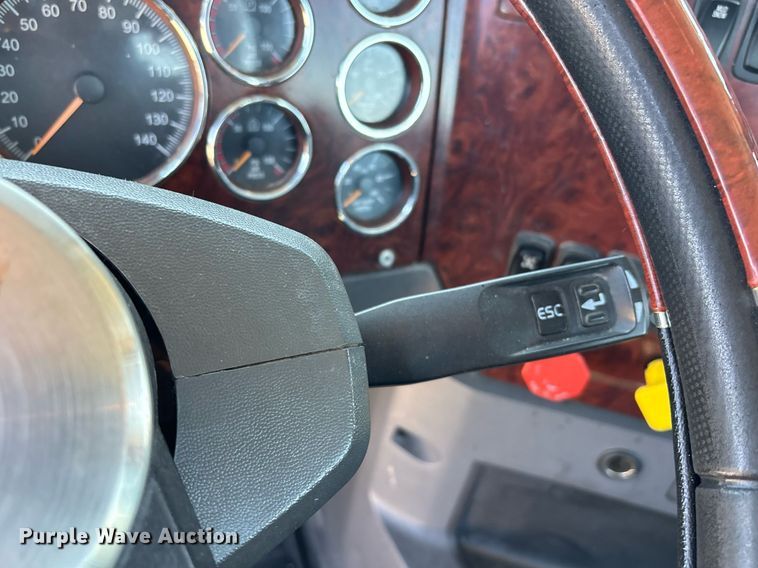 image for item DH8679 2018 Mack CXU613 semi truck